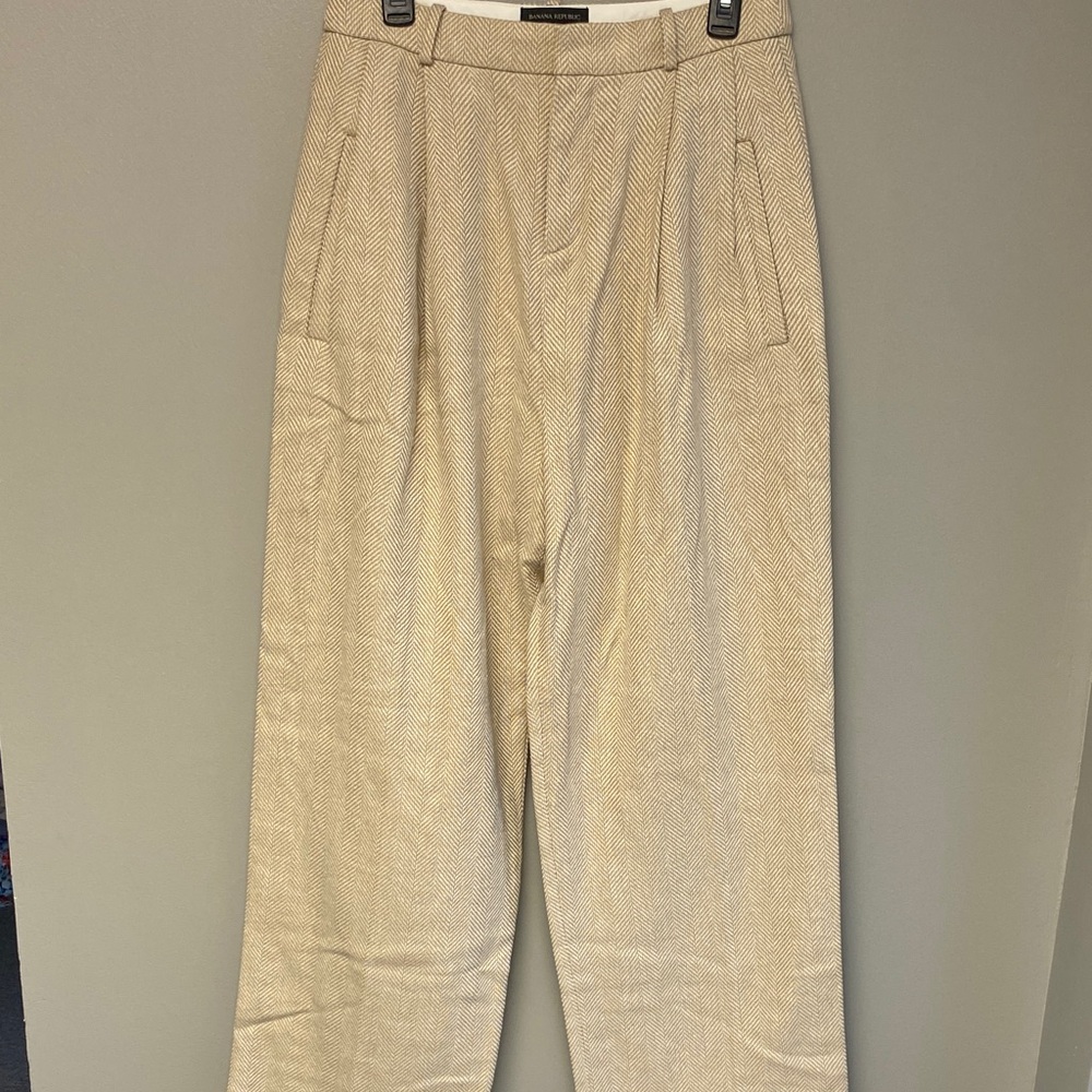 Banana Republic Wide Leg Pants — Size 6 — NWT